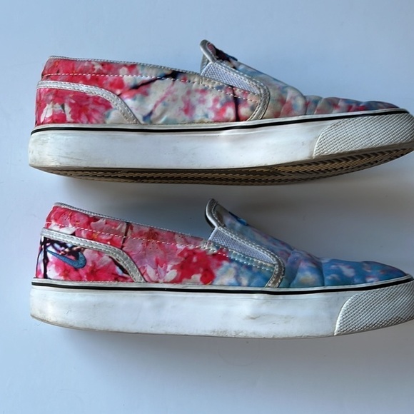 NIKE Cherry Blossom Toki Slip-On Sneakers - Picture 12 of 12